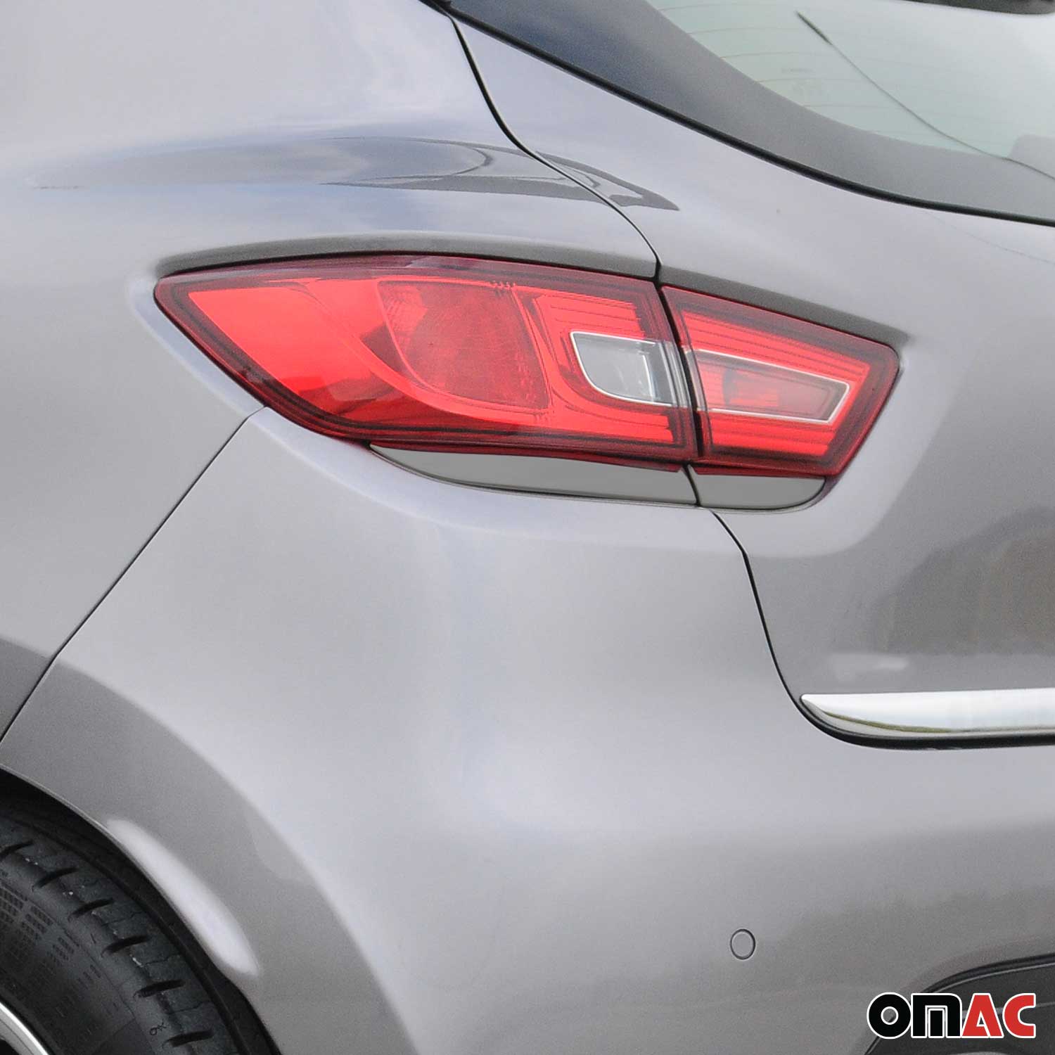 Cadre de phare Arrière pour Renault Clio IV 2012-19 en acier inox Chromé Foncé