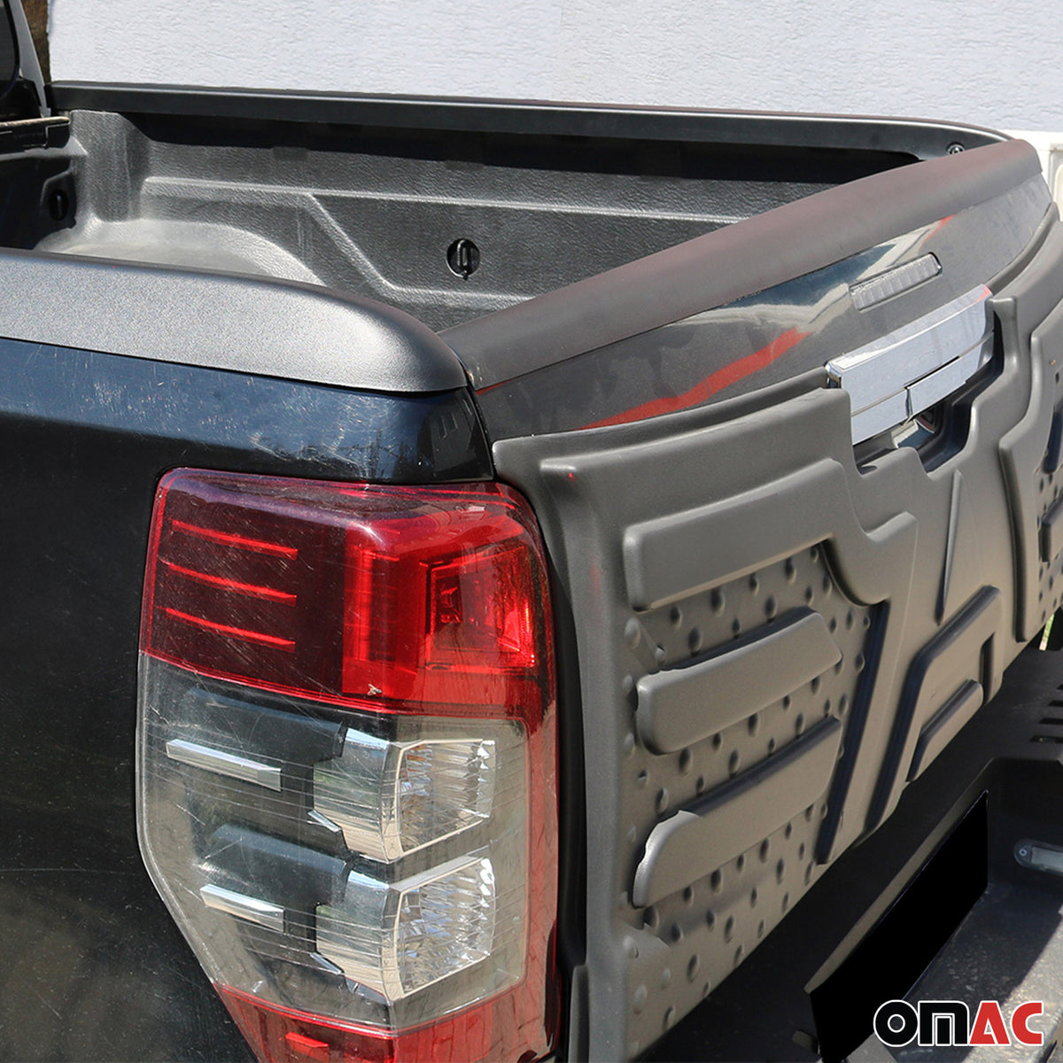 Cache-Rail pour Isuzu D-max 2019-2026 (Hayon) - 1 Pièce noir