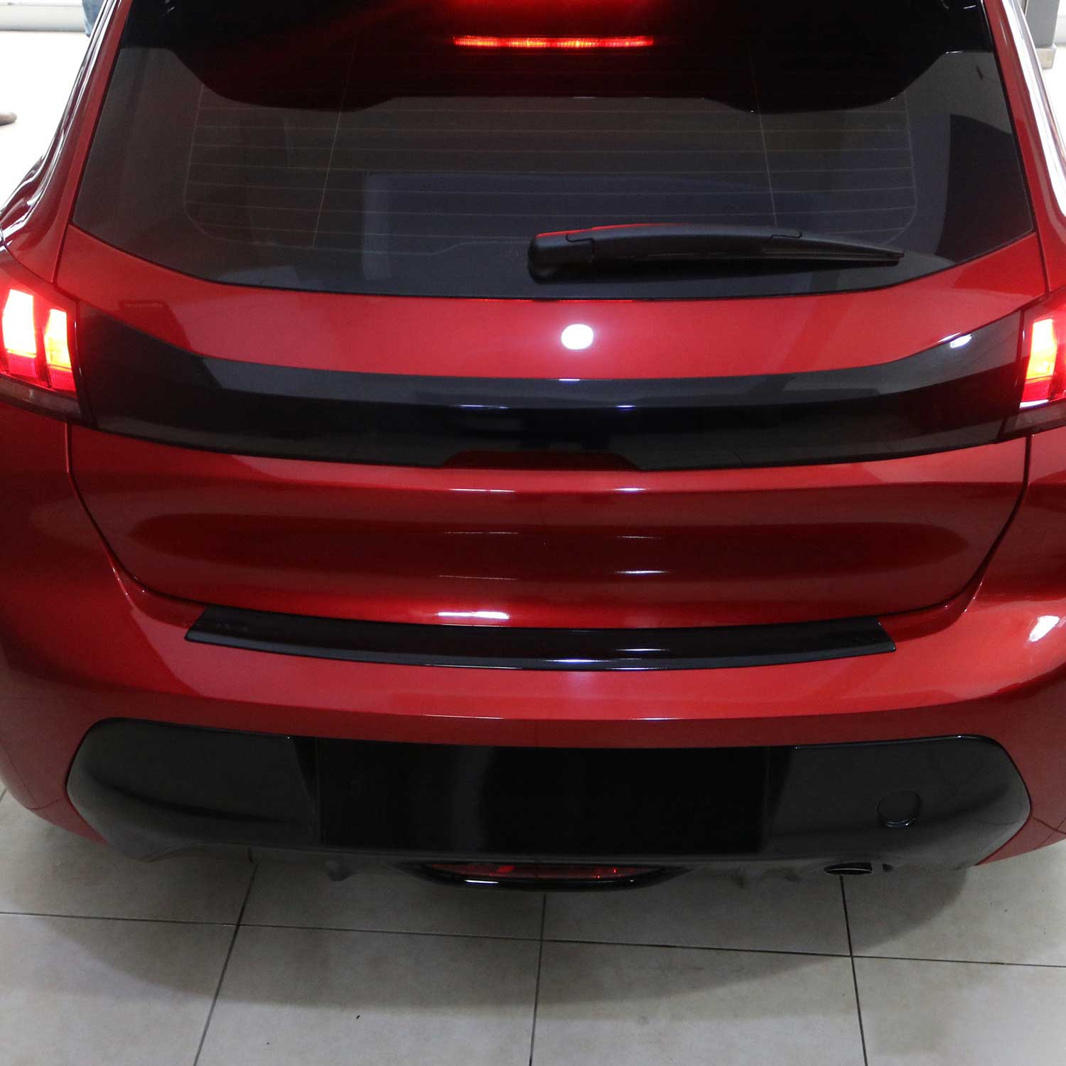 Protection de Pare-Chocs Arrière pour Peugeot 208 II 2019-26 Acryl noir brillant