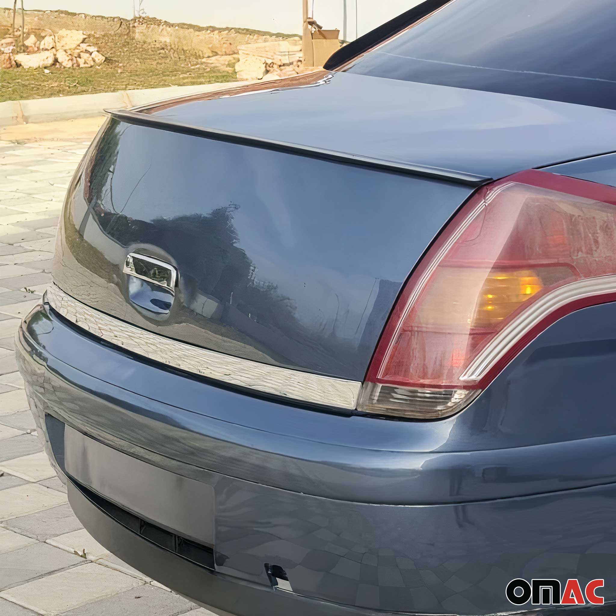 Garniture supérieure de Coffre pour Citroen C4 2004-2010 acier inox